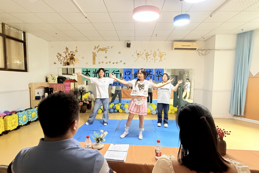 沐光而行，只此芳华！ ——衡阳开放大学附属中等职业学校举行见习生展示活动